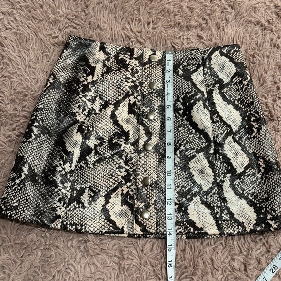 Urban Outfitters Women Faux Snake Print Mini Skirt - Picture 8 of 10